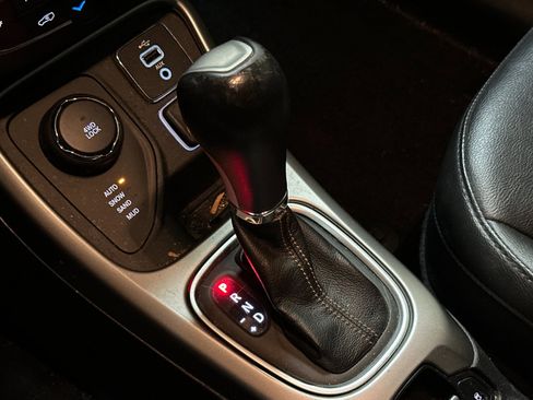 Used 2019 Jeep Compass Latitude w/ Cold Weather Group image 18