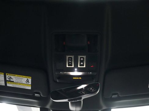 Used 2023 Land Rover Defender 130 X-Dynamic SE AWD/4WD image 40