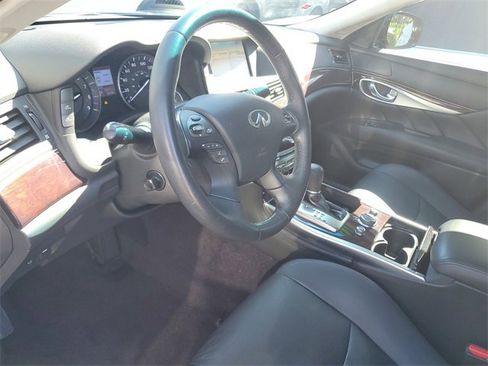 Used 2019 INFINITI Q70 Luxe image 19