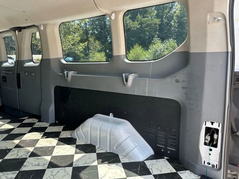 Used 2015 Ford Transit 350 XLT image 40