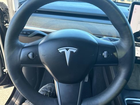 Used 2021 Tesla Model Y Long Range image 25