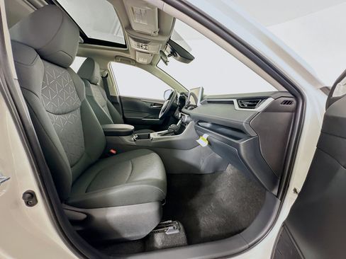 Used 2025 Toyota RAV4 XLE w/ Convenience Package image 31