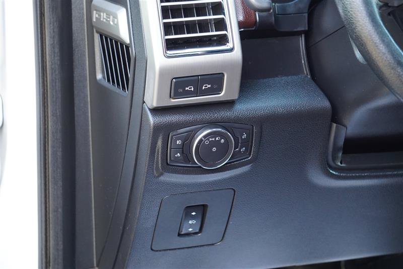 Used 2015 Ford F150 Platinum w/ Equipment Group 701A Luxury AWD/4WD image 44