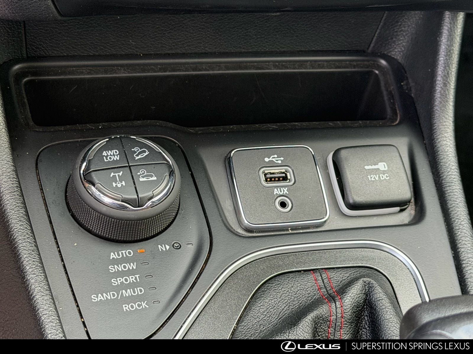 Used 2019 Jeep Cherokee Trailhawk w/ Comfort/Convenience Group AWD/4WD image 30