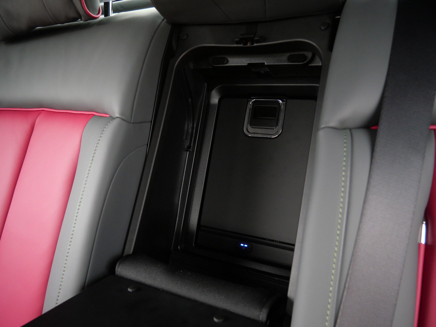 Certified 2023 Rolls-Royce Phantom Sedan RWD image 30