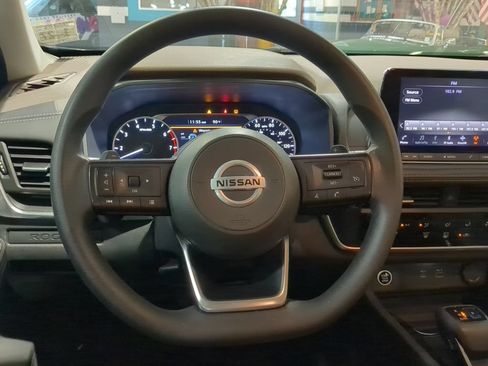 Used 2021 Nissan Rogue S AWD/4WD image 2