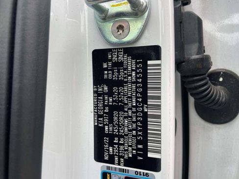 Used 2023 Kia Telluride EX w/ EX Captain's Chair Package image 17