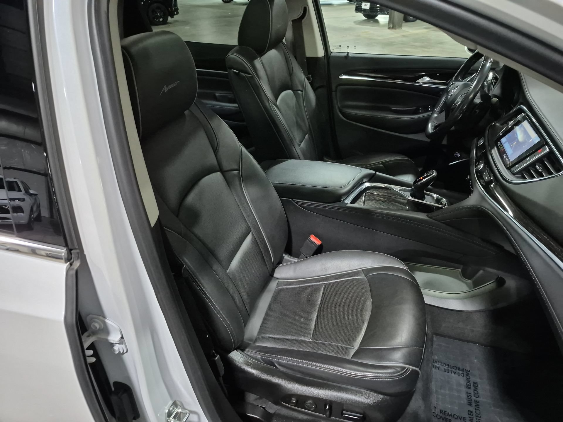 Used 2020 Buick Enclave Avenir w/ Avenir Technology Package AWD/4WD image 30