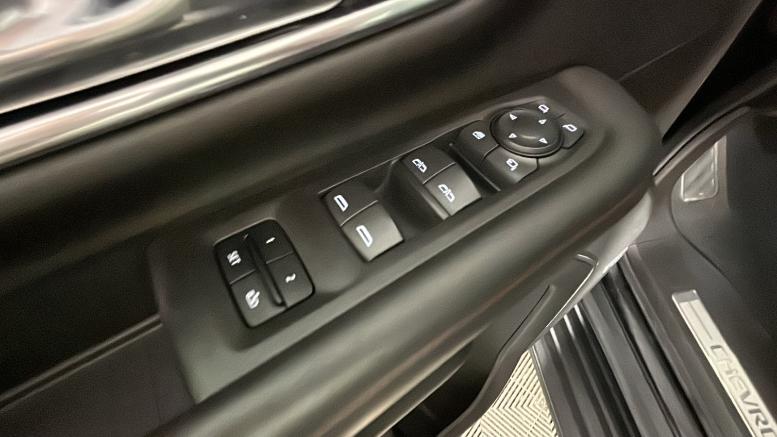 Used 2021 Chevrolet Tahoe RST w/ Luxury Package AWD/4WD image 13