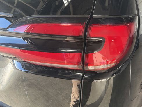 Used 2024 Chrysler Pacifica Touring-L image 17