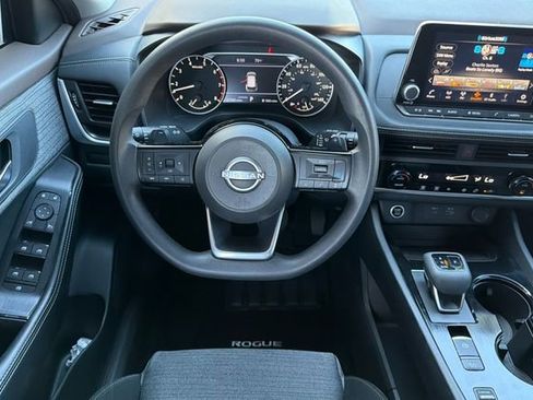 Used 2023 Nissan Rogue SV FWD image 16