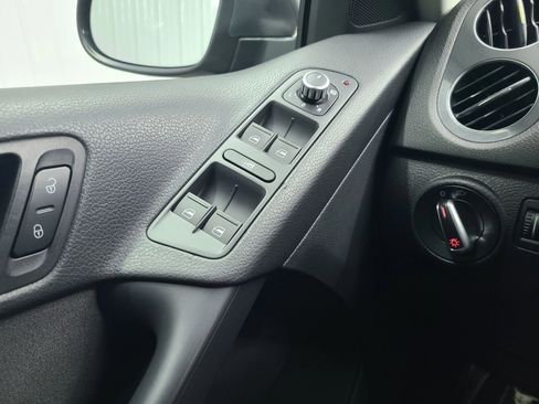 Used 2014 Volkswagen Tiguan S image 29