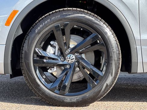 Used 2023 Volkswagen Tiguan SE R-Line image 26