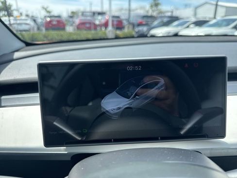 Used 2025 Tesla Model Y Performance image 14