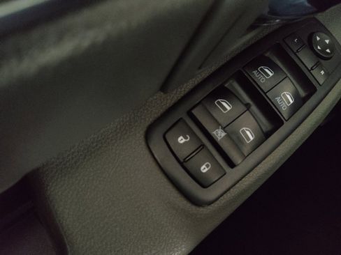 Used 2020 RAM 1500 Classic SLT image 27