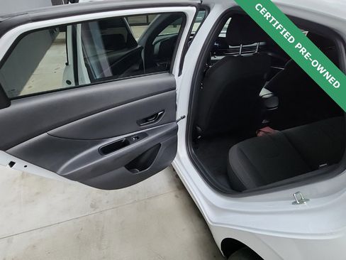 Certified 2025 Hyundai Elantra SEL image 11