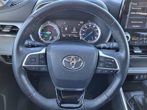 Used 2022 Toyota Highlander Platinum image 9