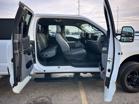 Used 2023 Ford F350 XL w/ Snow Plow Prep Package image 29