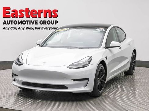 Used 2023 Tesla Model 3 Standard Range image 1
