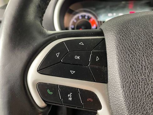 Used 2018 Jeep Cherokee Latitude Plus w/ Cold Weather Group AWD/4WD image 12