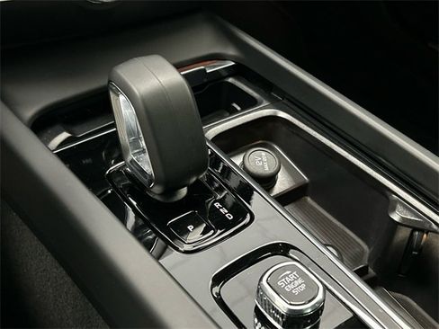 Used 2025 Volvo V60 B5 Cross Country Plus image 18