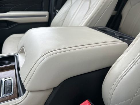 Used 2020 Ford Expedition Platinum image 36