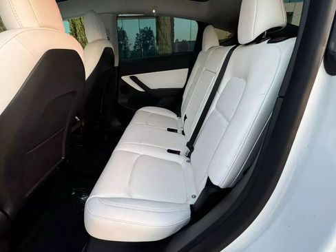 Used 2021 Tesla Model Y Long Range AWD/4WD image 15