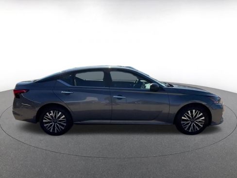 Used 2025 Nissan Altima 2.5 SV image 16