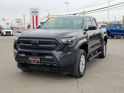 Used 2025 Toyota Tacoma SR5 image 4