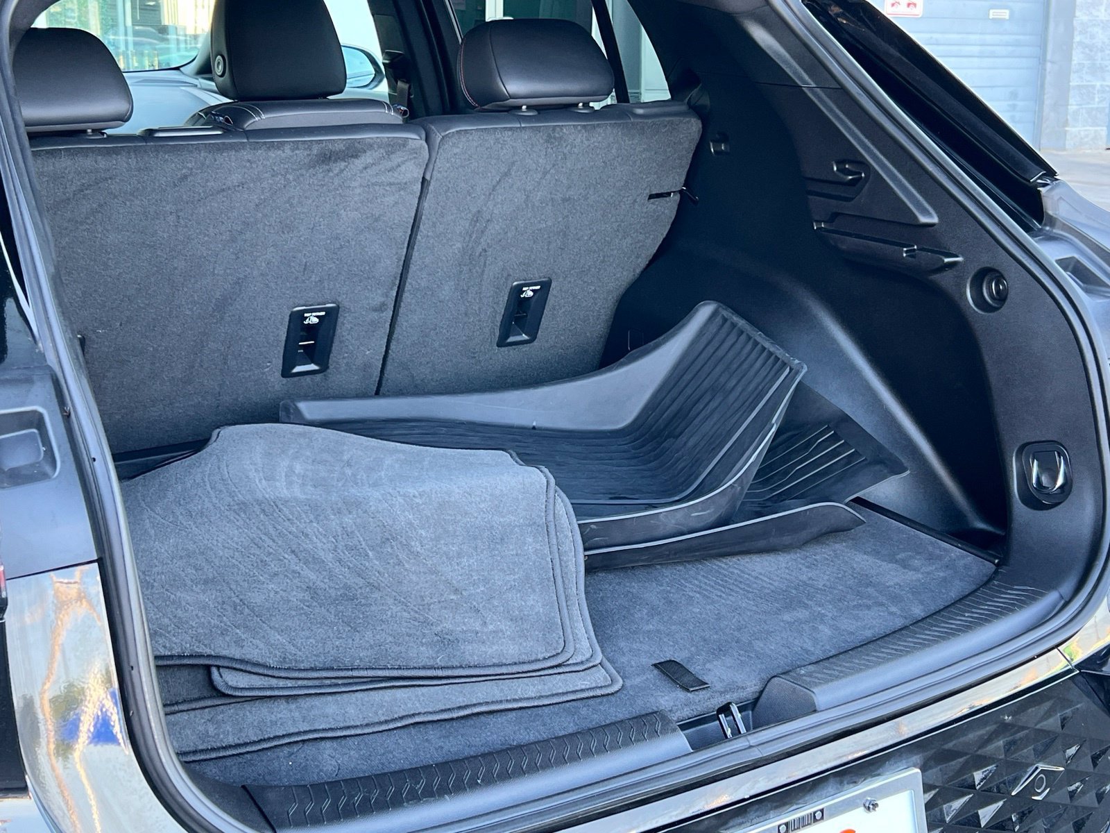 Used 2024 Chevrolet Equinox EV RS FWD image 28