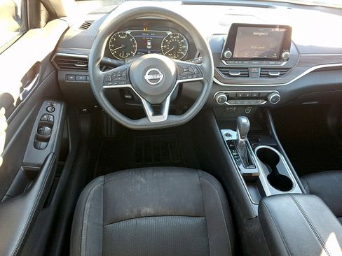 Used 2024 Nissan Altima 2.5 SV image 11