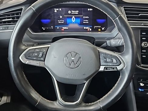 Used 2022 Volkswagen Tiguan SE image 34