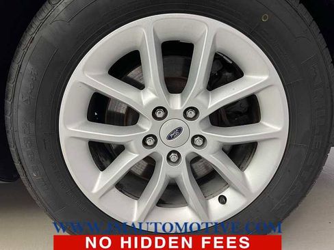 Used 2015 Ford Taurus SE image 9