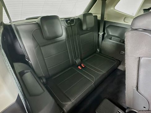 Used 2021 Volkswagen Tiguan SE w/ Panoramic Sunroof Package FWD image 35