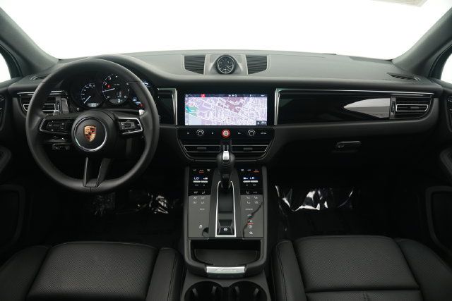 Certified 2026 Porsche Macan AWD/4WD image 37