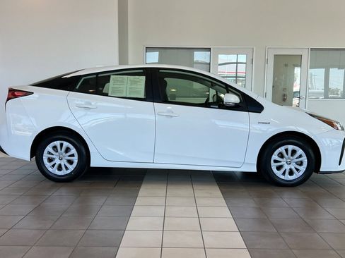 Certified 2022 Toyota Prius LE FWD image 3