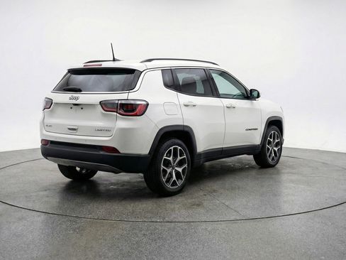 Used 2025 Jeep Compass Limited image 9