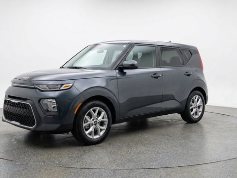 Used 2025 Kia Soul LX w/ LX Technology Package image 3