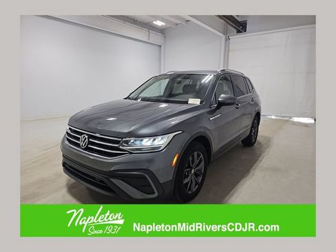 Used 2024 Volkswagen Tiguan SE AWD/4WD image 1