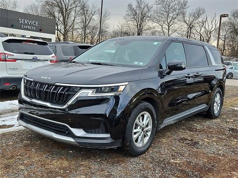 Used 2024 Kia Carnival LX image 3