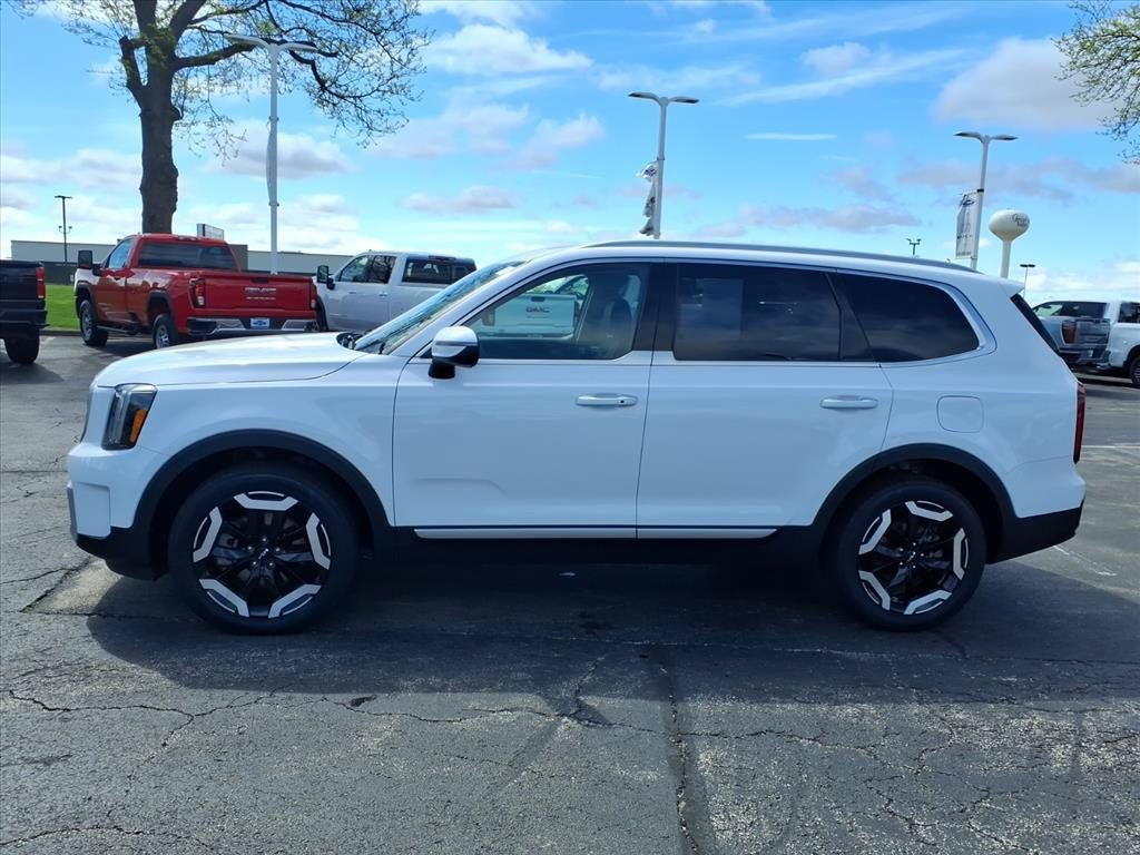 Used 2025 Kia Telluride S FWD image 4
