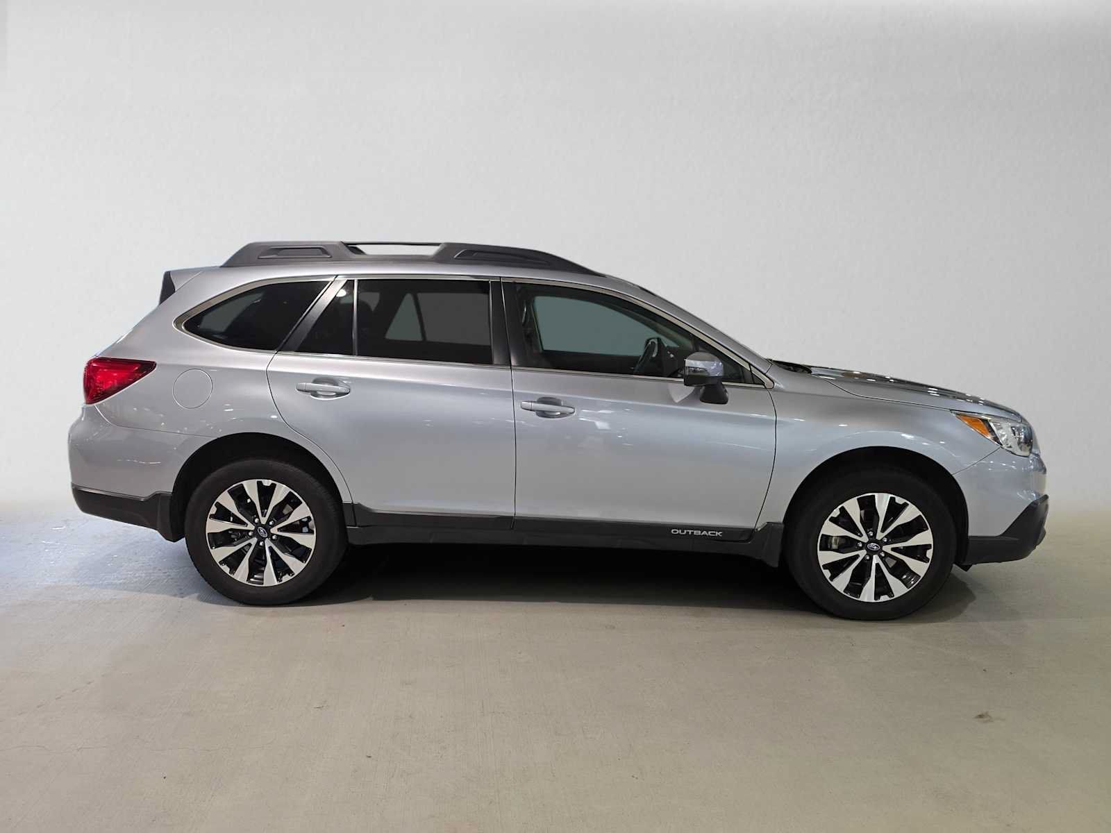 Used 2017 Subaru Outback 3.6R Limited AWD/4WD image 2