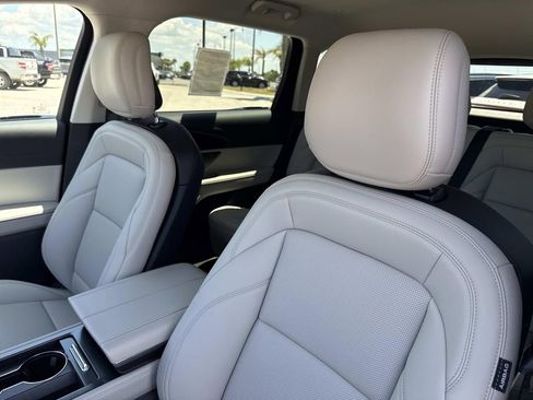 New 2026 Lincoln Nautilus Premier AWD/4WD image 21