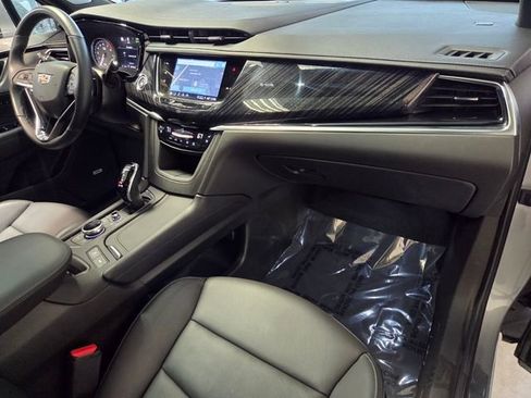 Used 2024 Cadillac XT6 Premium Luxury w/ Technology Package FWD image 27