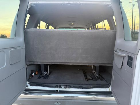 Used 2001 Ford E-350 and Econoline 350 Club Wagon image 21