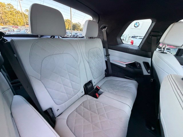 Used 2025 BMW X7 xDrive40i w/ M Sport Package AWD/4WD image 34