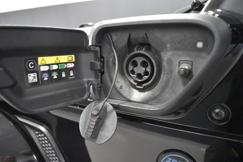 Used 2022 Jeep Wrangler Unlimited Sahara AWD/4WD image 40