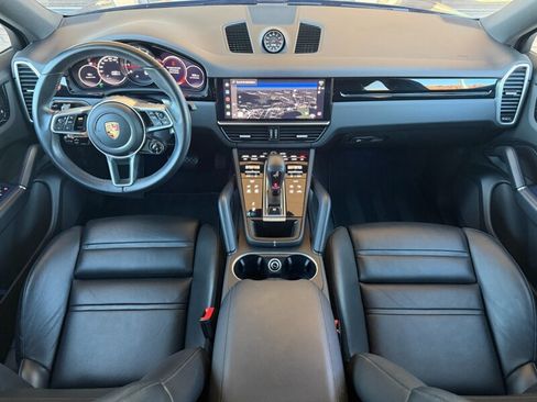 Used 2023 Porsche Cayenne Platinum Edition image 5