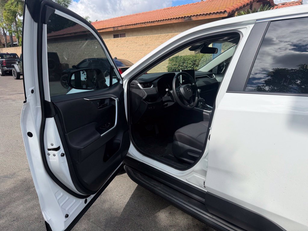 Used 2025 Toyota RAV4 LE AWD/4WD image 19