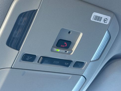 Used 2025 Toyota Highlander LE image 24